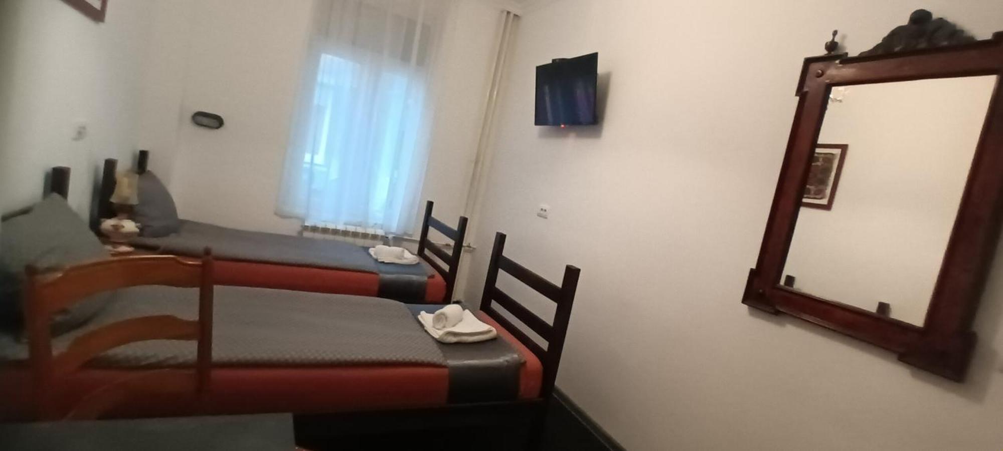 Authentic Belgrade Centre Hostel - Only Private Rooms Phòng bức ảnh